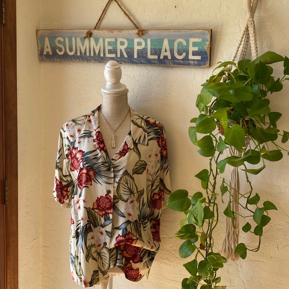 🎉 BISHOP ST HAWAIIAN FLORAL TOP‼️ - Picture 1 of 12